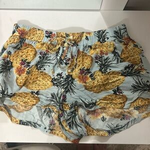 Pineapple lounge shorts